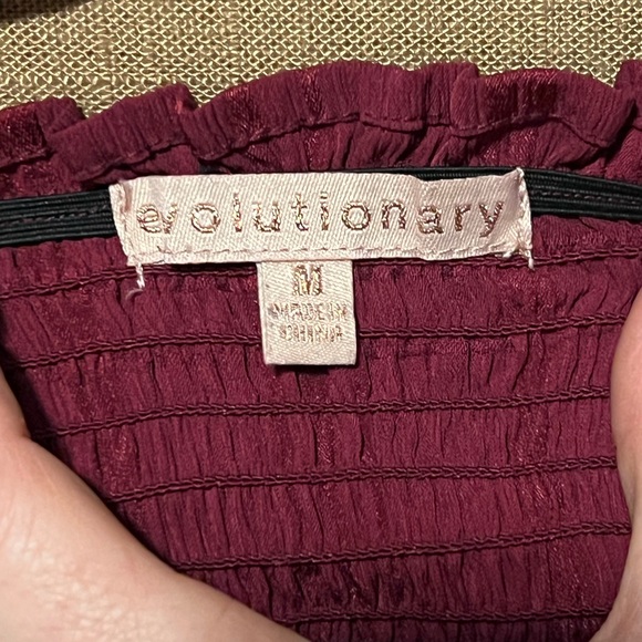Evolutionary red smocked top - Picture 4 of 4